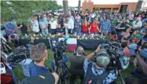  ?? - Reuters ?? PAYING HOMAGE: Mourners pay their respects with candles and flowers during a vigil held after a shooting left several people dead at Santa Fe High School in Santa Fe, Texas, US, on May 18, 2018.