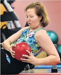  ?? PHOTO: PETER MCINTOSH ?? New challenge . . . Breast cancer survivor Andrea Samson undertakes highintens­ity fitness training.