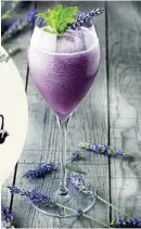  ??  ?? El refrescant­e sorbete de Cava y Lavanda incluido en el menú