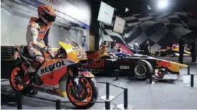  ??  ?? Marc Marquez juga mejeng di TMS. Tapi ternyata ini hanya display motor Honda Motogp dengan manneqin Marquez yang dilengkapi dengan segala atribut yang siap turun balap