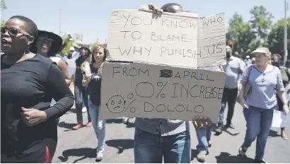  ?? Picture: Tracy Lee Stark ?? NO WORK, NO PAY. SABC staff members belonging to the Broadcasti­ng, Electronic, Media & Allied Workers Union outside the SABC in Auckland Park yesterday.