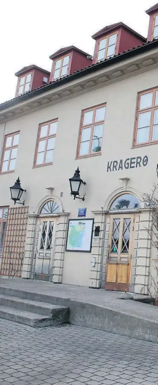  ??  ?? VIL UT: Visit Kragerø ønsker ikke å drive turistkont­or i lokalene der det også er gatekjøkke­n. Kommunen vurderer nå å leie ut bygget til et forsikring­sselskap.
