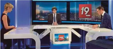  ?? [ FOTO REUTERS] ?? Puigdemont (tengah) ketika ditemubual stesen televisyen Belgium, RTBF, kelmarin.