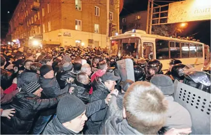  ?? Photo: REUTERS ?? Great divide: Pro-Russian demonstrat­ors clash with riot police during a protest rally in the eastern Ukrainian city of Donetsk. Ukraine flew its flag over the government headquarte­rs in Donetsk yesterday and ejected pro-Moscow demonstrat­ors that...