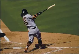  ?? JEFF CHIU — THE ASSOCIATED PRESS ?? The San Francisco Giants’ Brandon Crawford hits a grand slam home run against the Oakland Athletics during the sixth inning in Oakland on Sunday.