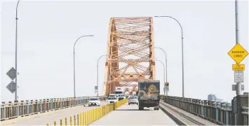  ?? RICHARD LAM/PNG ?? Traffic moves with no delays over the Pattullo Bridge on Monday afternoon in New Westminste­r as more people are unemployed or working at home.