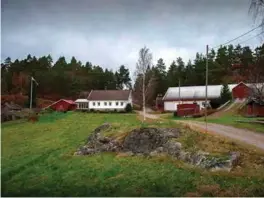  ?? ARKIVFOTO: REIDAR KOLLSTAD ?? Det er denne gården Rasmussen nå har flyttet inn på. Bildet er tatt i 2016.