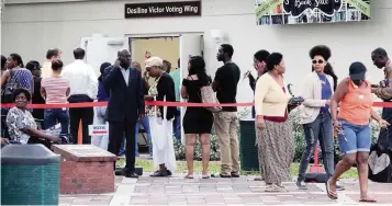  ?? ROBERTO KOLTUN Miami Herald file ?? People stand in line outside the North Miami Public Library during early voting on Nov. 4, 2016.