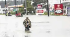  ??  ?? Recuerdan. El gobierno de Lousiana ofreció refugio a miles de damnificad­os al fin de evitar lo que pasó con el devastador huracán “Katrina”.