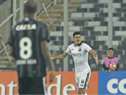  ?? / AGENCIAUNO ?? Pavez. El capitán “albo” estuvo en la llave ante Botafogo de 2017. Provocó el autogol brasileño en el 1-1 en Macul.