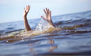  ?? ?? Near-drowning occurs when you are unable to breathe under water for a significan­t period of time.