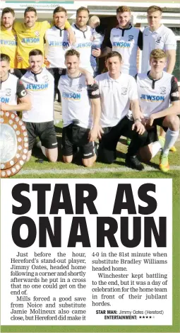  ?? PICTURE: Steven Niblett ?? JOB DONE: Hereford pose with the Div One South and South-West champions shield