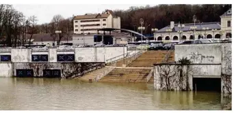  ??  ?? Au plus fort de la crue, la Marne était largement sortie de son lit, comme ici à Meaux.