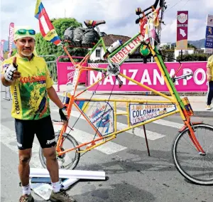  ?? FOTO JUAN DAVID ÚSUGA ?? Nicolás Serna y su imponente bicicleta con la que se da su “shampoo” de imagen en el Tour 2.1.
