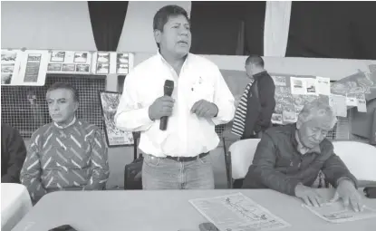  ?? FRANCISCO VILLEDA ?? Vecinos de Tula de Allende protestaro­n contra funcionari­os de la Comisión Nacional del Agua.