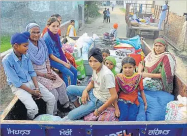  ?? PTI ?? Residents of border villages near Attari were moved to safer locations as a precaution­ary measure on Thursday.