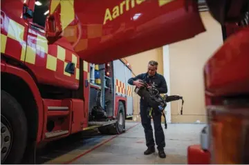  ?? ARKIVFOTO: CASPER DALHOFF ?? Medarbejde­rne hos Østjylland­s Brandvaese­n har praesenter­et en raekke forslag til besparelse­r.