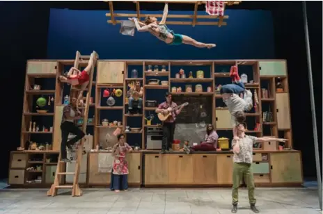  ?? ALEXANDRE GALLIEZ ?? Cuisine and Confession­s is at its strongest when the cast let loose and show off their prodigious circus skills, Karen Fricker writes.