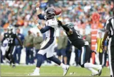  ?? BRAD PENNER — THE ASSOCIATED PRESS ?? Eagles defensive end Chris Long (56) puts pressure on Broncos quarterbac­k Brock Osweiler.