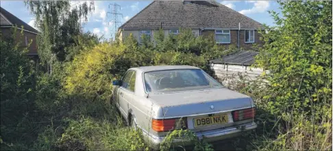  ?? Pictures: Chris Davey FM4922673 ?? A Mercedes has been left to the mercy of nature in the overgrown property in Chartham