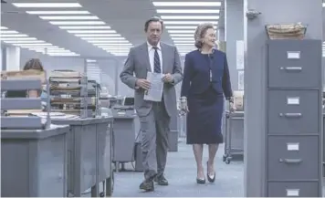  ?? TWNTIETH CENTURY FOX ?? Tom Hanks, left, and Meryl Streep portray Washington Post Executive Editor Ben Bradlee and publisher Katharine Graham, respective­ly, in “The Post.”