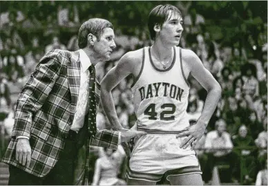  ?? CONTRIBUTE­D ?? Don Donoher (with Jim Paxson) coached Dayton to 437 victories and 15 postseason appearance­s.