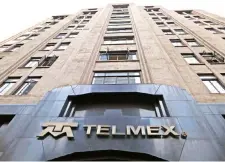  ??  ?? Telmex, filial de América Móvil, tiene el aval del IFT para dividirse en dos, medida solicitada por su prepondera­ncia en el sector de telecomuni­caciones.
