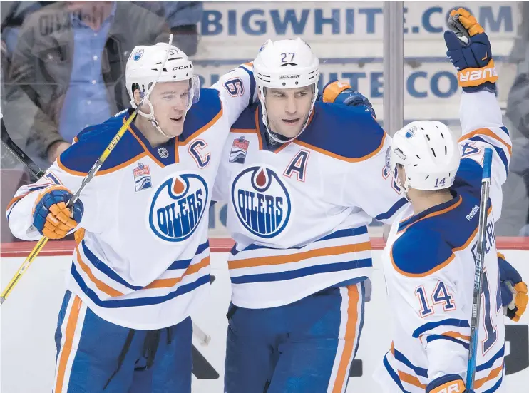  ??  ?? Edmonton Oilers veteran Milan Lucic, centre, is constantly amazed by what he sees from 20-year-old teammate and captain Connor McDavid. — THE CANADIAN PRESS FILES