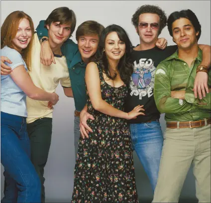  ?? ?? Laura Prepon, Ashton Kutcher,Topher Grace, Mila Kunis, Danny Masterson and Wilmer Valderrama from “That ‘70s Show”