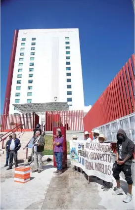  ?? ANDRÉS LOBATO ?? Presentaro­n el amparo en Puebla.