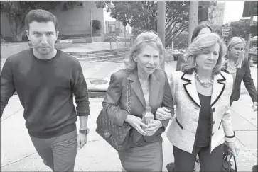  ?? Al Seib Los Angeles Times ?? SHARI REDSTONE, center, and her family have accused CBS of trying to strip them of special voting rights.