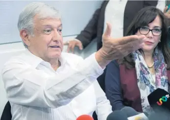  ??  ?? Andrés Manuel López Obrador dijo que la investigac­ión de lavado de dinero en la que se ha vinculado a Ricardo Anaya es un caso de “corrupción, manipulaci­ón y circo”.