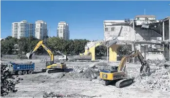  ?? TAIMY ALVAREZ/STAFF PHOTOGRAPH­ER ?? Crews work on the demolition of the Riverfront, along the New River, west of Andrews Avenue, in downtown Fort Lauderdale. The 19-year-old shopping and entertainm­ent complex has been described as a flop just eight years after its opening. In its place...