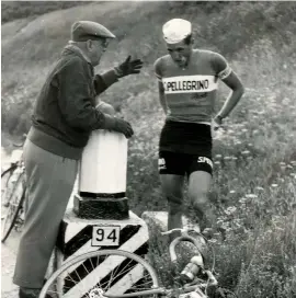  ??  ?? Giro d'Italia 1960 Quinta tappa, la Pescara-Rieti, Meo abbandona la corsa per dolori alla pancia. Il patron della corsa, Giuseppe Ambrosini, pregò Meo di tornare in sella. Meo, per dissuaderl­o, gettò la bici in un fossato.