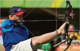  ?? Thomas Locke / OIS, IOC via AFP ?? American Matt Stutzman competes in the 1/8 eliminatio­n round of the archery men’s individual compound open.