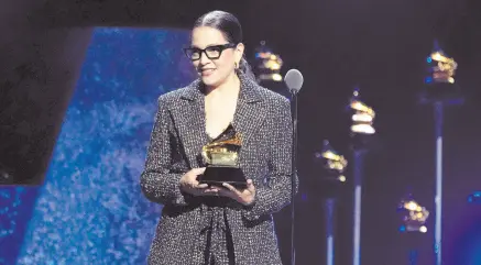  ?? ?? l Natalia Lafourcade recibió el Grammy a Mejor Álbum de Rock/ Pop Latino por ‘De todas las flores’.