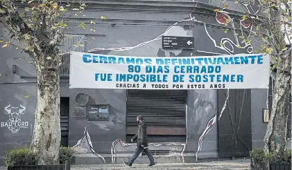  ??  ?? En caída libre. Ninguno de los 15 sectores que compone el estimador del Indec exhibió crecimient­o.