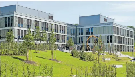  ?? FOTO: OLIVER DIETZE ?? Die Lehrverans­taltungen finden an der Medizinisc­hen Fakultät der Universitä­t auf dem Campus in Homburg statt.