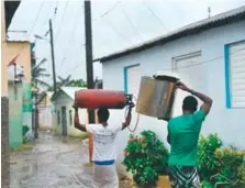  ??  ?? Más de 21 mil personas sin servicio de agua potable.