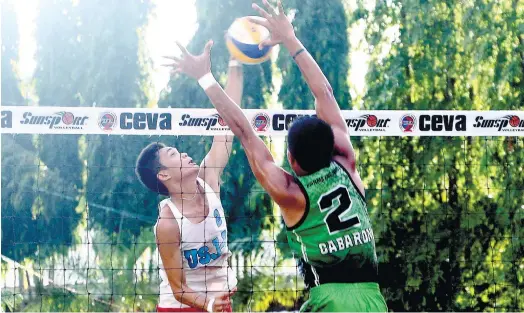  ?? (SUN.STAR FILE) ?? CHAMPIONSH­IP FORM. Kent Verbosidad and the rest of the USJ-R team will be defending their title in the Cebu Schools Athletic Foundation Inc. (Cesafi) men’s beach volleyball competitio­n today. They advanced to the finals after beating SWU in yesterday’s...