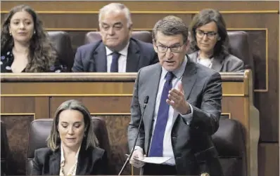  ?? José Luis Roca ?? Alberto Núñez Feijóo se dirige a Pedro Sánchez, ayer en la sesión de control al Gobierno.