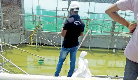  ??  ?? The constructi­on site in Colombo 5 found with multiple mosquito breeding sites in October.