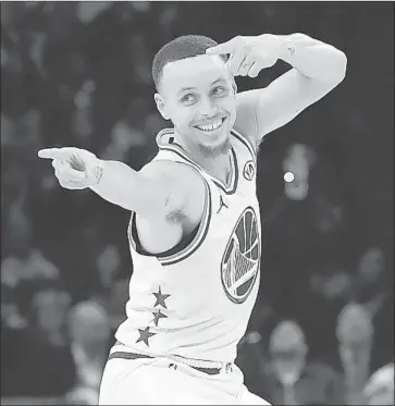  ?? Photograph­s by Streeter Lecka Getty Images ?? STEPHEN CURRY taunts Warriors teammate Klay Thompson after hitting a three-pointer over him.