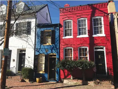  ?? Claire Mouledoux/ Visit Alexandria/TNS ?? ■ ABOVE: The Spite House is thought to be the skinniest historic house in America, measuring just seven feet wide.