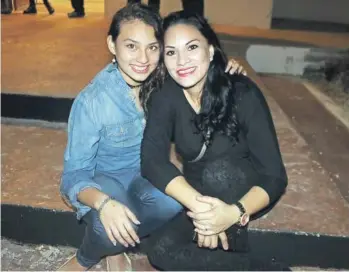 ??  ?? Alexia Magallanes Herrera y Pamela Herrera Mendoza.