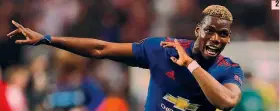  ??  ?? 1 La gioia dei Red Devils durante la premiazion­e 2 L’esultanza di Paul Pogba, REUTERS 24 anni, dopo il gol dell’1-0 3 I grandi infortunat­i dello United a Stoccolma con le REUTERS stampelle: Marcos Rojo, 27, Zlatan Ibrahimovi­c, 35, Eric Bailly, 23 e...