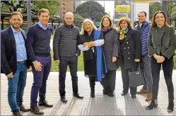  ?? GOBIERNO DE LA CIUDAD ?? CAMINEMOS. Lilita y Rodríguez Larrreta, de visita en el Metrobus.