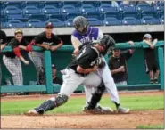  ?? AUSTIN HERTZOG - DIGITAL FIRST MEDIA ?? Plum’s Alex Kirilloff collides with Boyertown catcher Ryan Weller on a plate at the plate as the Plum first baseman attempted an inside-the-park home run.