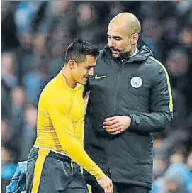  ?? FOTO: GETTY ?? Guardiola y Alexis se saludan en un partido del curso pasado