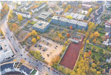  ?? FOTO: REICHWEIN ?? Das Gelände aus der Vogelpersp­ektive, mit der Xantener Straße (unten links) und der davon abgehenden Straße An der Berufsschu­le.